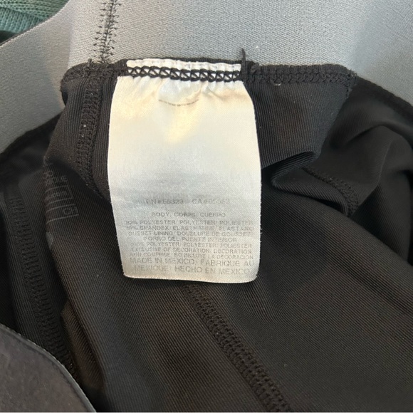 Women’s Nike Pro Capri Leggings - Picture 11 of 12